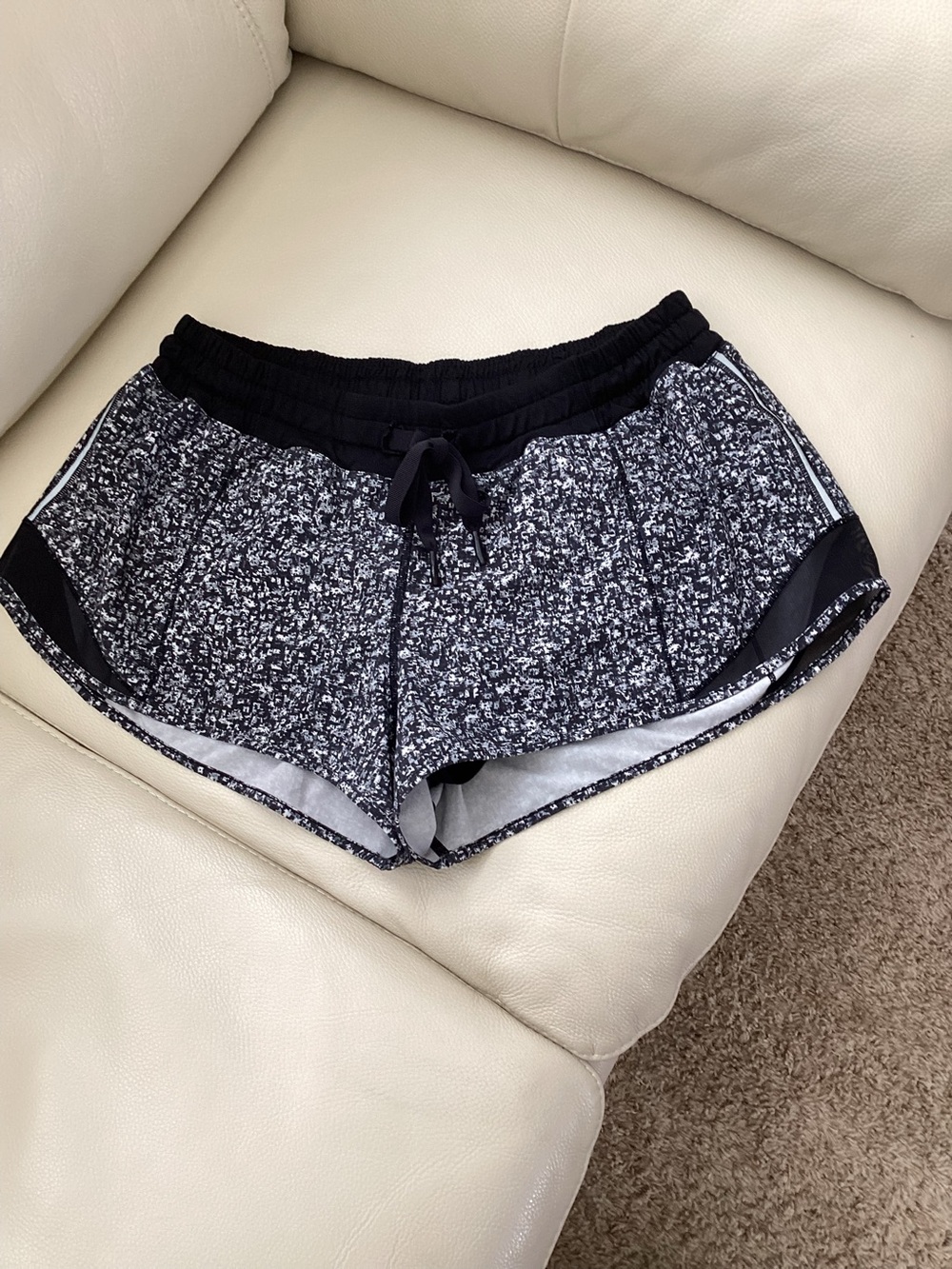 Lululemon Hotty Hot Womens Shorts👩‍🎤